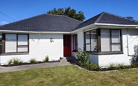 Beautiful Haven Near Airport!